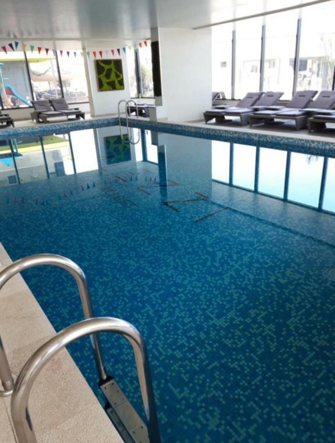 Luxury Suite Alezzi Beach Apartment Piscina Incalzita Sauna Jacuzzi Parking Năvodari Extérieur photo